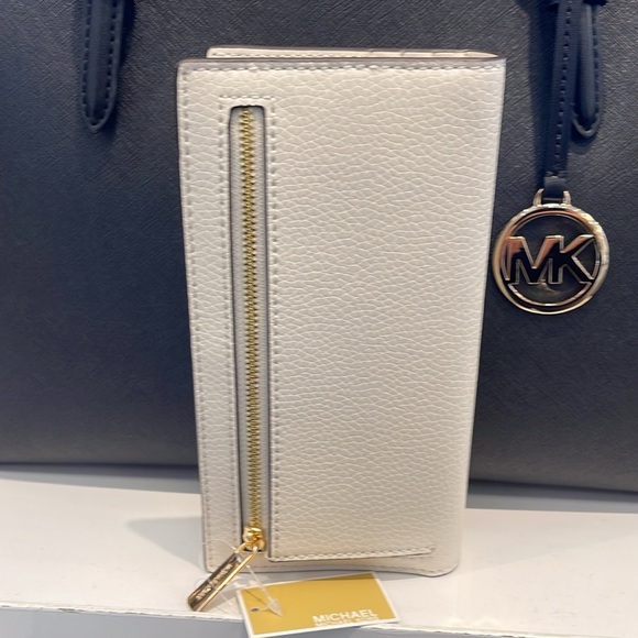 Michael Kors Reed Large Bifold Pebbled Leather Snap Wallet Card Case 
Lt Cream - Picture 12 of 16